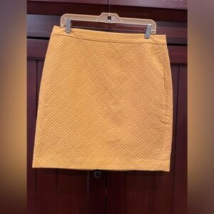 Banana Republic gold color textured mini. Size 12.